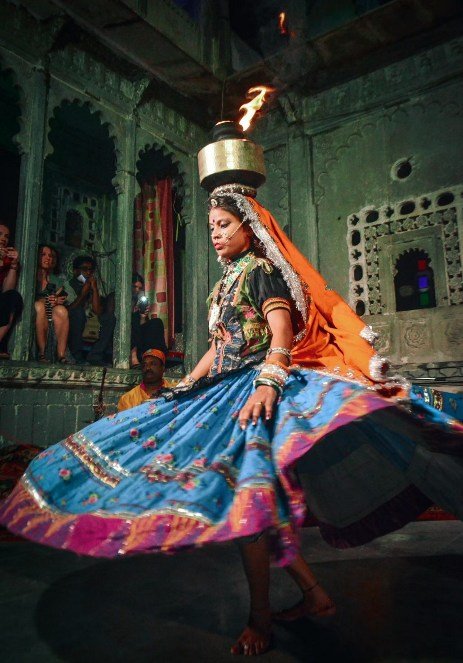 folk dancer in Udaipur