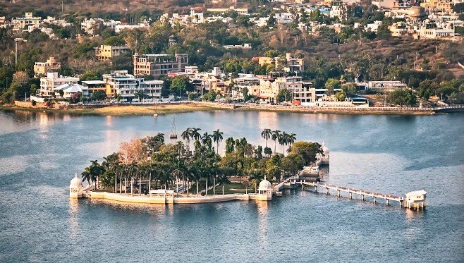 lake in Udaipur